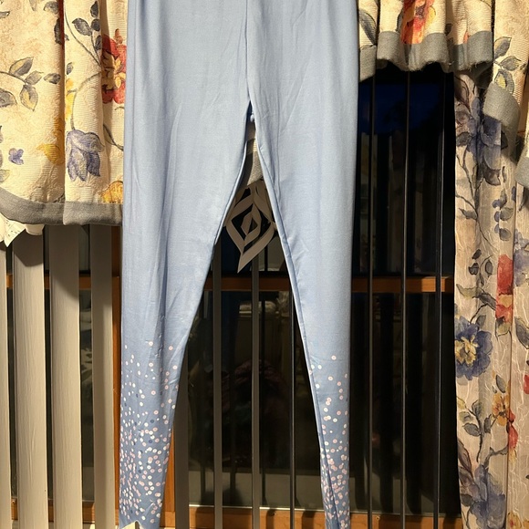 Elsa (Frozen 2) Cosplay Outfit - Picture 2 of 4